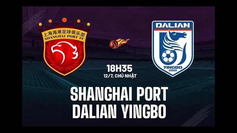 Cầu thủ Shanghai Port và Dalian Yingbo đối đầu trên sân