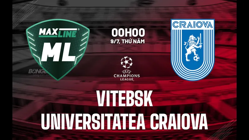 Cầu thủ Vitebsk và Univ Craiova tranh chấp quả bóng trên sân cỏ
